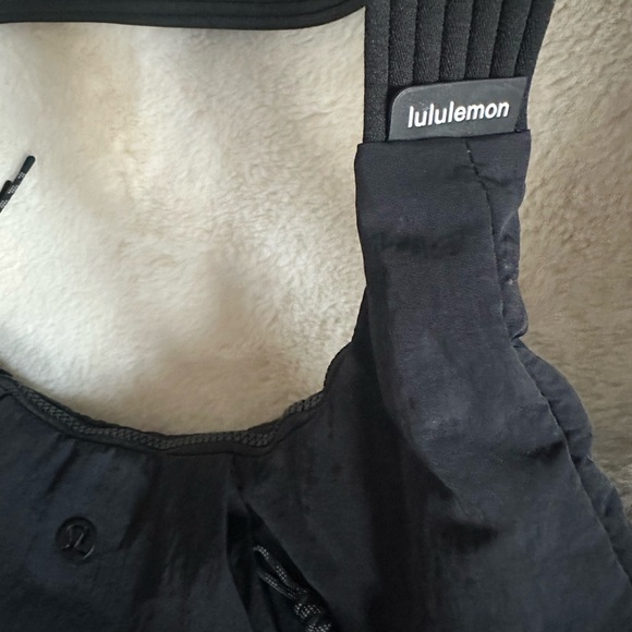 Lululemon Pleated Shoulder Bag in Black | 10L Capacity | EUC | SOLD OUT - Picture 7 of 16